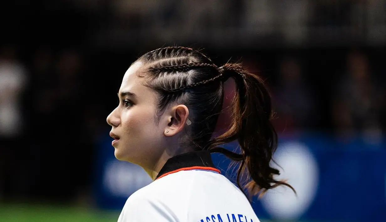 Tissa Biani  tampil anggun dan sporty dengan jersey bertuliskan nama punggung "Tissa Jaelani".Sementara Dul tak kalah keren dengan jersey bertuliskan "Dul Biani".  [@tissabiani].