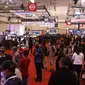 Pengunjung dan undangan memadati area pameran pada pembukaan Gaikindo Indonesia International Auto Show (GIIAS) 2021 di ICE BSD, Banten, Kamis (11/11/2021). Digelar selama 10 hari hingga 21 November 2021, pameran otomotif tahunan ini diikuti oleh 21 merek kendaraan. (Liputan6.com/Angga Yuniar)