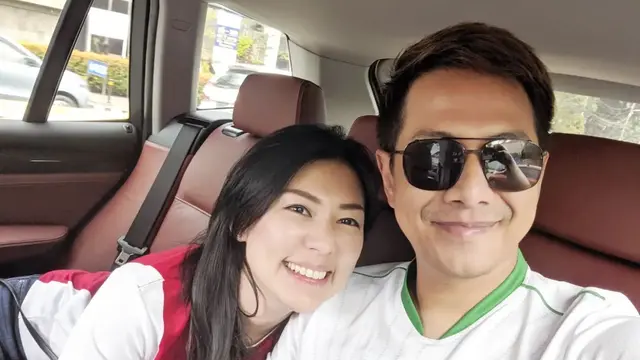 2 Tahun Menikah, Ini 7 Momen Kemesraan Delon Thamrin dan Istri