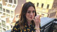 Anne Hathaway juga ternyata seang ngeul di antara waktu syutingnya loh! (instagram/annehathaway)