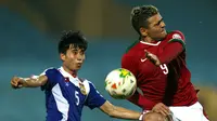 Cristian Gonzales dalam laga antara Timnas Indonesia Vs Timnas Laos di Piala AFF 2014 yang berlangsung di Hang Day Stadium, Hanoi, Vietnam. (STR/AFP)