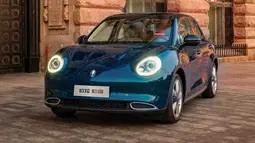 Tampilan depan mobil ini terlihat seperti mengadopsi elemen-elemen desain mobil lain. Terdapat unsur Porsche, VW Beetle, dan Mini di facia ORA Good Cat. Grill yang digunakan hanya berukuran kecil yang terletak di bagian bumper. Teknologi Active Grill yang digunakan dapat membuka atau menutup tergantung seberapa banyak udara yang dibutuhkan. (Source: drive.com.au)