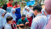 Masyarakat Riau melakukan sejumlah hal untuk perkuat kemandirian, misalnya pengembangan budidaya lebah madu trigona dan budidaya ikan keramba jaring apung. (Ist)