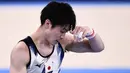 Foto pada 24 Juli 2021, reaksi Kohei Uchimura dari Jepang usai bertanding di nomor palang horizontal kualifikasi senam artistik putra Olimpiade Tokyo. Dia menjadi orang pertama dalam 44 tahun yang menduduki puncak podium all-around individu di Olimpiade berturut-turut. (Loic VENANCE/AFP)