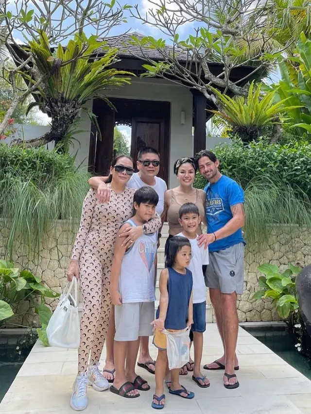 John Hopkins dan Anak Nikita Mirzani