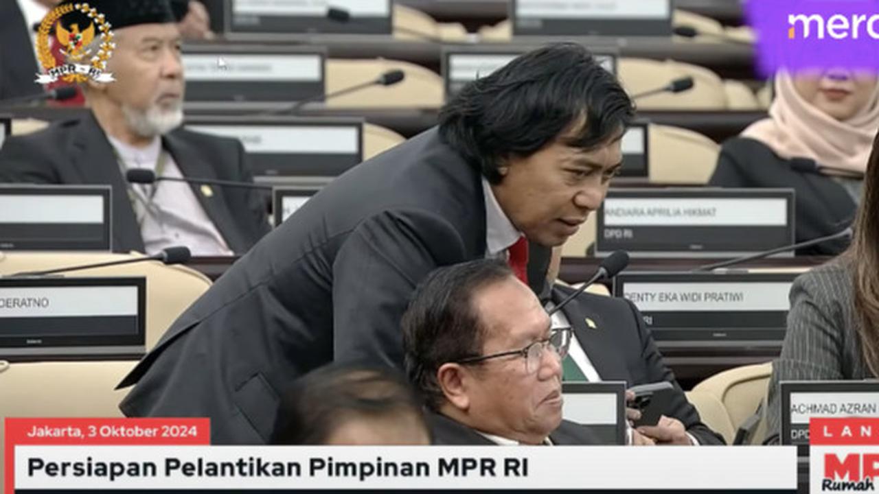 Mode Serius Komeng Berubah Kocak, Tepok Jidat saat 'Uhuy' Kembali Bergemuruh di Gedung DPR