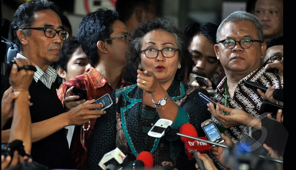 Tim Hukum Penyelamat KPK menceritakan kronologis penangkapan Bambang Widjojanto kepada wartawan di Bareskrim Mabes Polri,Jumat (23/1/2015). (Liputan6.com/Miftahul Hayat)