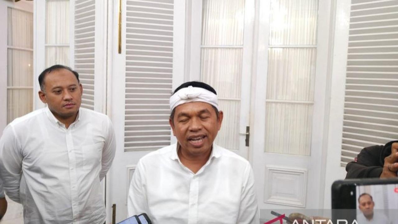 Gubernur Dedi Mulyadi Apresiasi Keberanian Aura Cinta, Tolak Penghapusan Wisuda?
