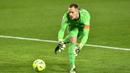 Marc-Andre ter Stegen. Kiper 29 tahun ini telah memperkuat Barcelona selama 7 musim mulai 2014/2015. Awalnya hanya jadi pelapis Claudio Bravo, hingga akhirnya menjadi kiper utama pada 2016/2017. Pertama kali menjadi kapten Blaugrana pada 17 April 2018 kontra Celta Vigo. (Foto: AFP/Pau Barrena)