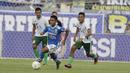 Gelandang Persib Bandung, Febri Hariyadi, menggiring bola saat melawan Persiwa Wamena pada laga Piala Indonesia di Stadion Si Jalak Harupat, Bandung, Senin (11/2). Persib menang 7-0 atas Persiwa. (Bola.com/M Iqbal Ichsan)
