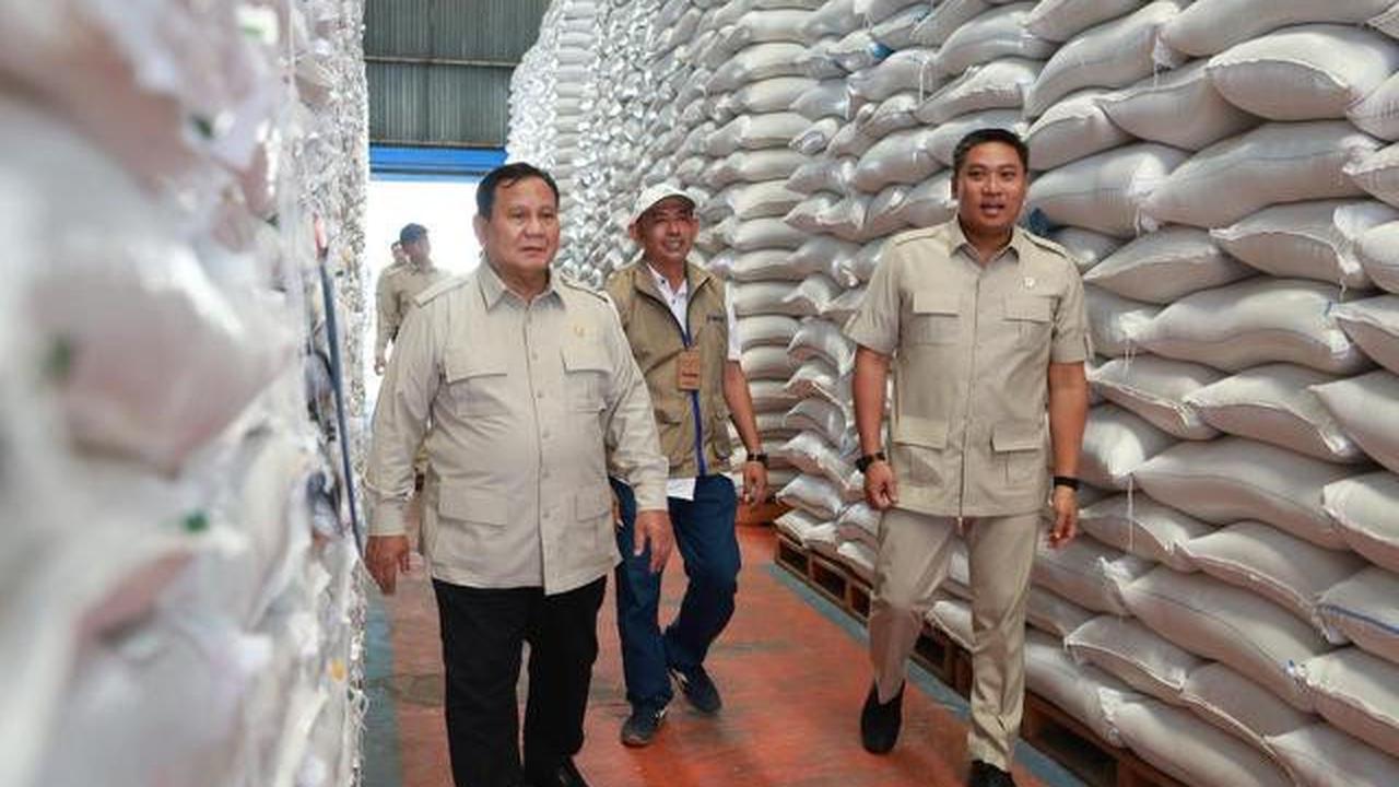 Kala Warga dan Anak-Anak Sekolah Antusias Sapa Prabowo di Magelang