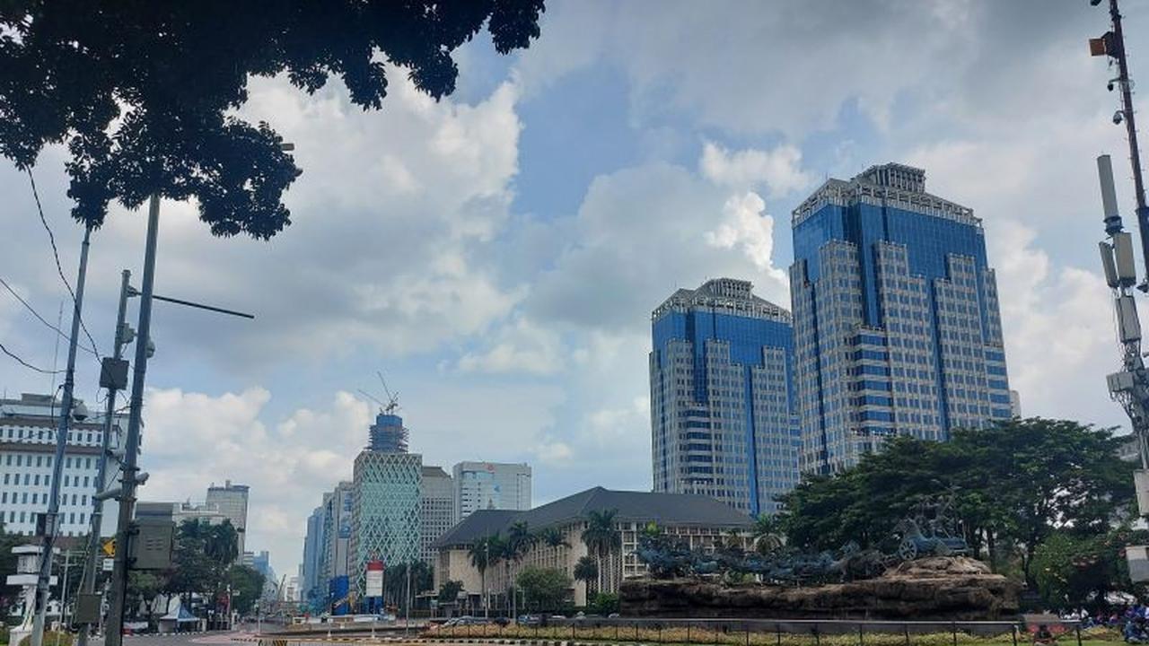 Prakiraan Cuaca Jakarta: BMKG Sebut Seluruh Wilayah DKI Berawan Tebal pada Minggu