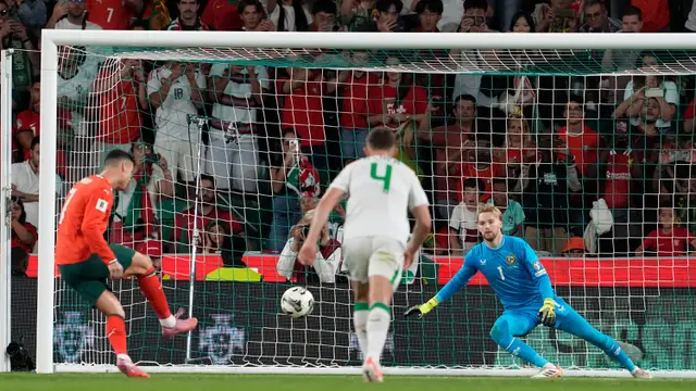 Foto: Ruben Neves Selamatkan Muka Ronaldo setelah Gagal Penalti untuk Portugal
