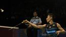 Tunggal putra Malaysia, Lee Chong Wei, mengembalikan kok saat melawan tunggal India, Prannoy H S, pada laga BCA Indonesia Open di JCC, Jakarta, Kamis (15/6/2017). Chong Wei kalah 10-21 dan 18-21. (Bola.com/Vitalis Yogi Trisna)