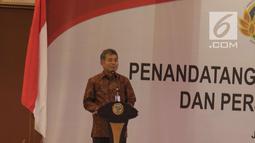 Dirut PT Pegadaian Sunarso memberi sambutan saat penandatanganan kerjasama di Jakarta, Rabu (18/4). Penandatanganan itu juga bentuk kerjasama untuk menyinergikan data dan informasi serta pensertifikatan. (Liputan6.com/Angga Yuniar)