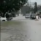 Banjir yang melanda Samarinda makin meluas.