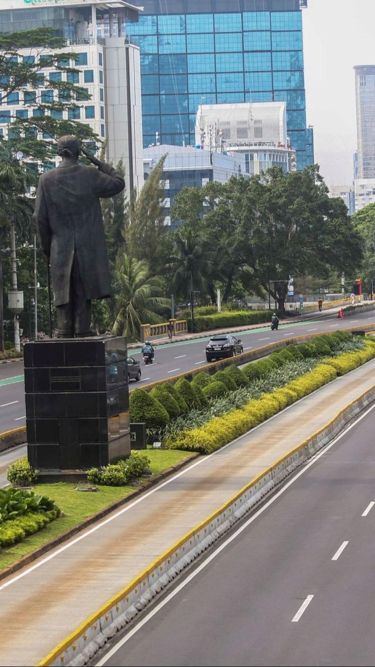 Namun, pada hari pertama puasa Ramadan ini, jalan-jalan protokol tampak lengang.&nbsp;Foto: Liputan6.com / Angga Yuniar<br>