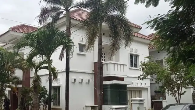 Bagian Luar Rumah Eko Patrio