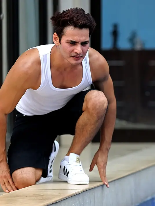 "Disebut tidak biasa karena hubungan jarak jauhnya betul-betul sangat jauh sekali," singkat Ravi yang masih membuat penasaran. (Bambang E. Ros/Bintang.com)