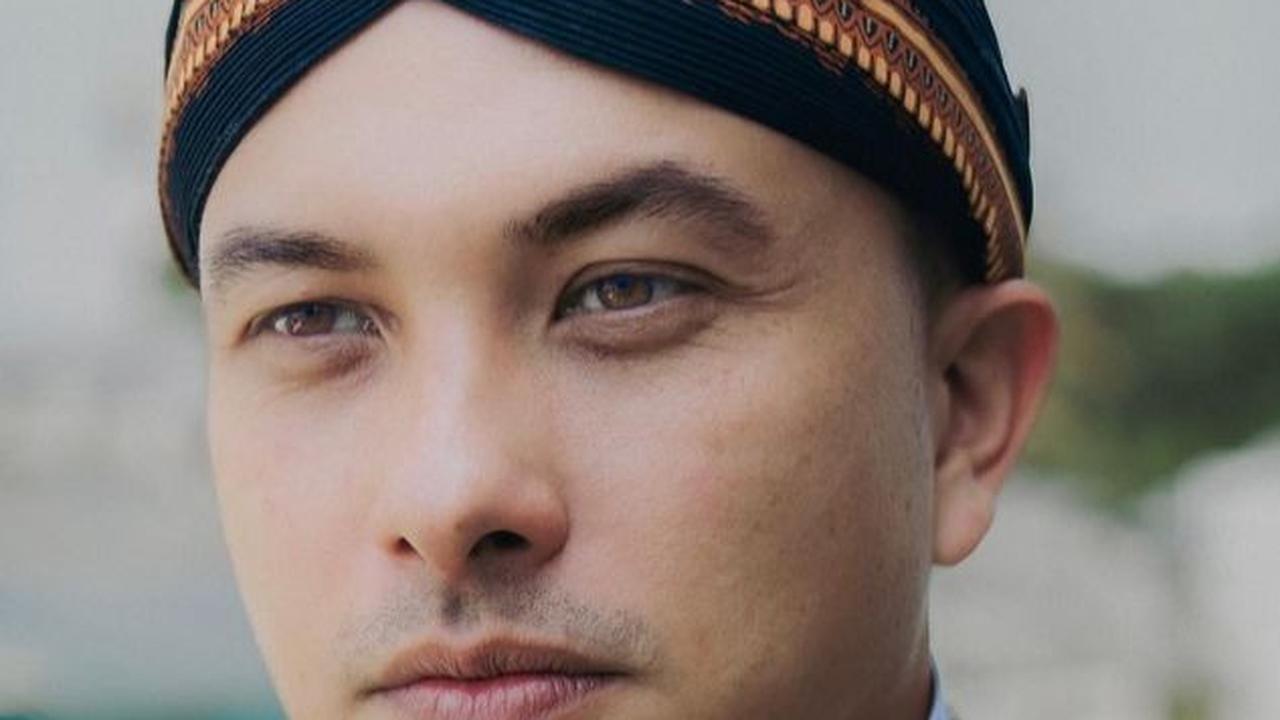 Nicholas Saputra Menjadi Mas-Mas Jawa Saat Upacara 17 Agustus di Istana Negara, Membuat Wanita Ingin Menyapa Sayang