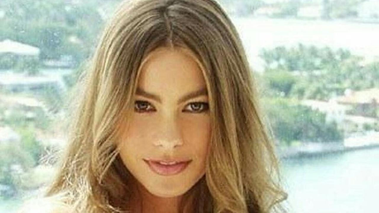 8 Foto Cantik Sofia Vergara Yang Masih Terlihat Awet Muda di Usia 51 Tahun