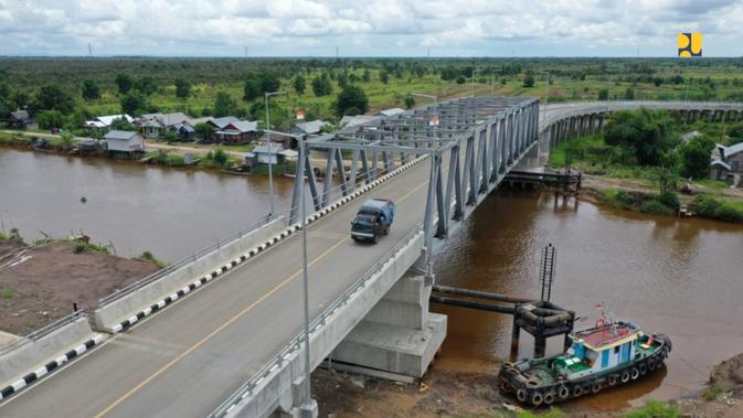 Proses pembangunan jembatan Sei Puting Kalimantan Selatan