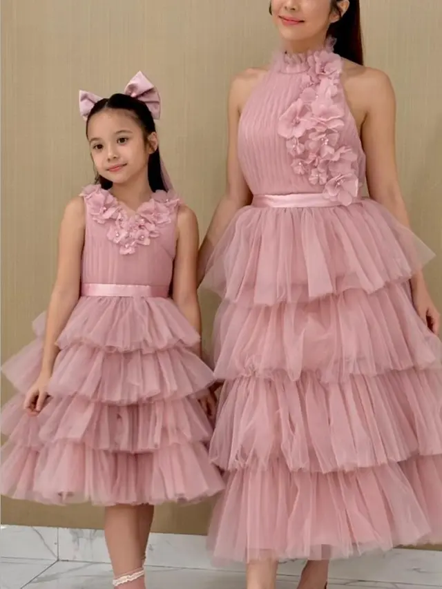 6 Potret Adu Gaya Kembar Ibu Anak Ayu Ting Ting-Bilqis dan Gisella Anastasia-Gempi Tampil di Acara yang Sama