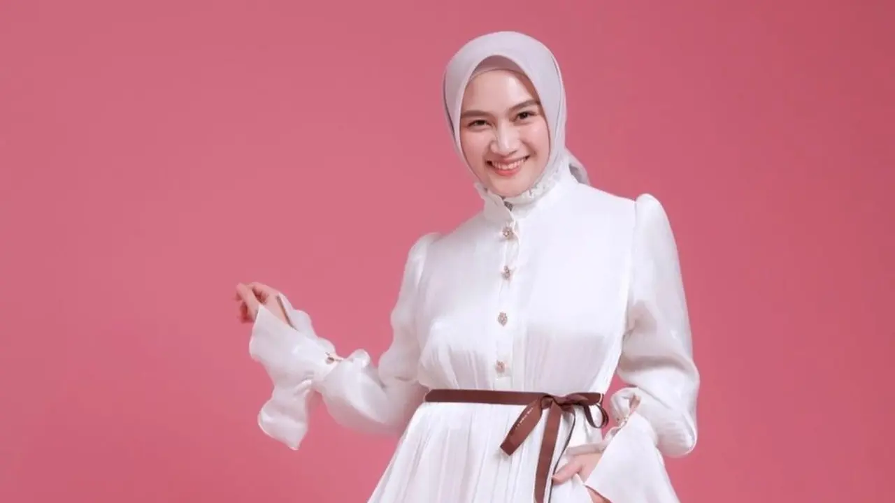 Model Baju Gamis Polos Terbaru untuk Lebaran 2024, Inspirasi Gaya Revalina S Temat hingga Shireen Sungkar
