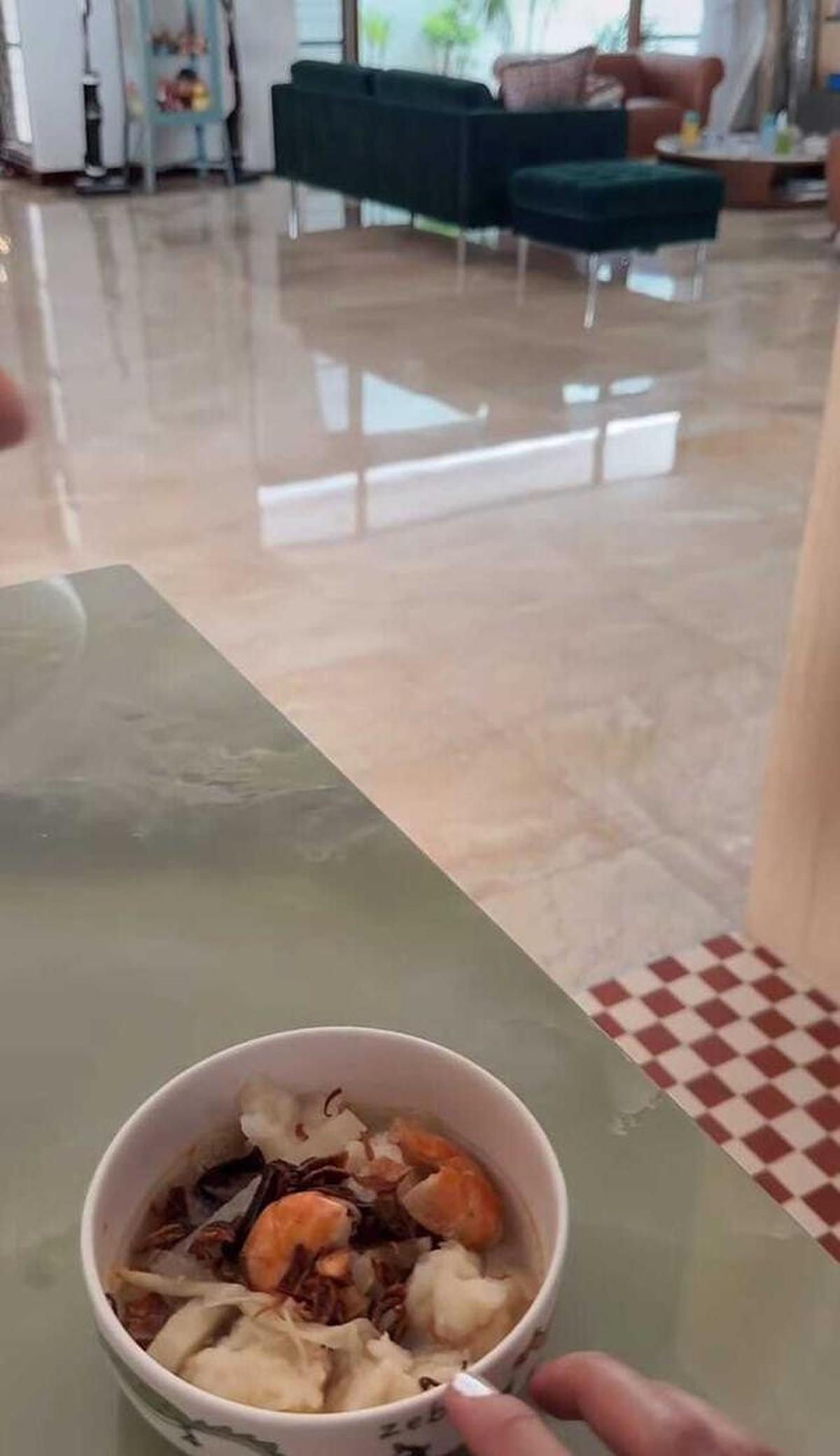 Potret Dapur Rumah Putri Titian, Inspirasi Open Kitchen Fungsional untuk Keluarga Modern