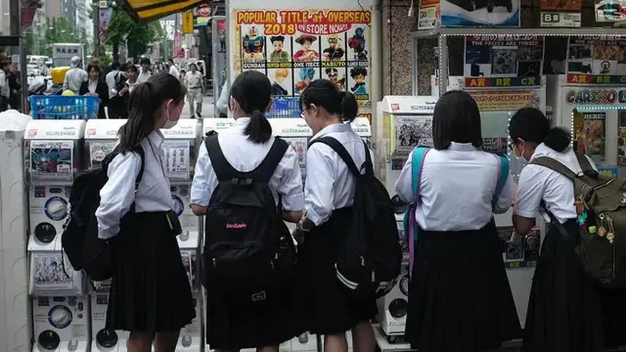 Diki Arfian (43) atau DA, warga Jalan Tempel Sukorejo Surabaya melakukan penipuan berkedok meloloskan siswa melalui jalur belakang pada Penerimaan Peserta Didik Baru (PPDB) 2023.