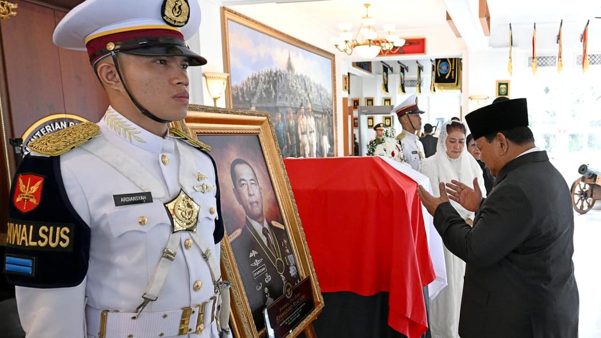 Prabowo Beri Penghormatan Terakhir untuk Almarhum Ryamizard Ryacudu