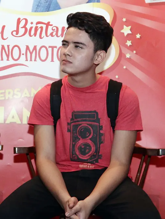 Lantas siapa kekasih Aliando Syarief? Saat ditemui di kawasan Menteng, Jakarta Pusat pada Kamis (27/4/2017) lalu, Ali mengaku masih betah menjomblo. (Deki Prayoga/Bintang.com)