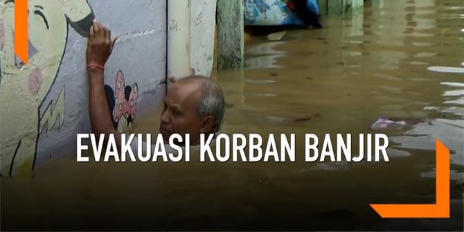 VIDEO: Detik-Detik Evakuasi Korban Banjir di Bidara Cina