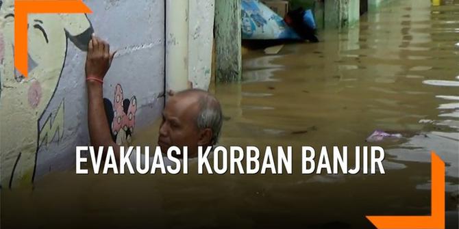 VIDEO: Detik-Detik Evakuasi Korban Banjir di Bidara Cina