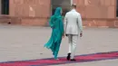 Pangeran William dan Kate Middleton mengunjungi Masjid Bahashi yang bersejarah di Lahore, Pakistan, Kamis (17/10/2019). Masjid yang dibangun pada abad ke-17 itu merupakan masjid yang sama yang dikunjungi mendiang ibu William, Putri Diana pada tahun 1991. (Photo by AAMIR QURESHI / AFP)