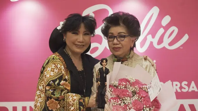 Persembahan Boneka Barbie Jadi Kado Hari Ibu Anne Avantie untuk Sang Bunda