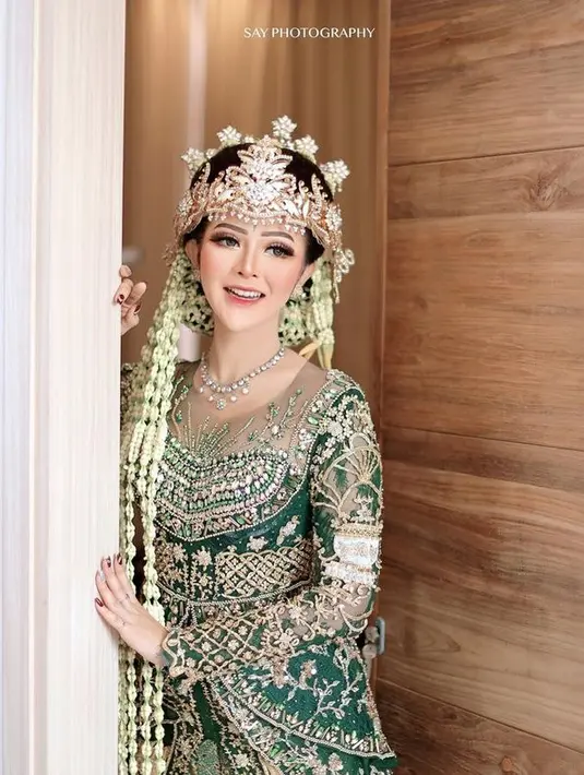 Bella Bonita saat resepsi pernikahan (Instagram/khadijahazzahra_makeup)