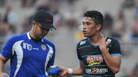 DEKAT PEMAIN - Dokter tim Arema Cronus Indrawan Dwantoro dikenal sebagai sosok yang dekat dengan para pemain. (Bola.com/Kevin Setiawan)
