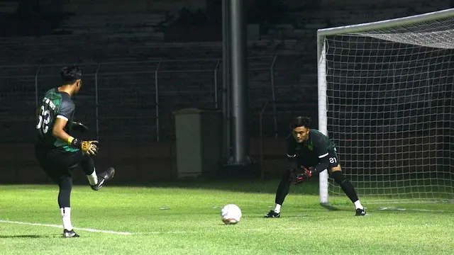 Kiper Persebaya, Ernando Ari Sutaryadi
