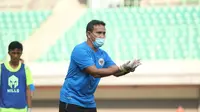 Pelatih timnas Indonesia U-16, Bima Sakti saat memimpin latihan di Stadion Patriot, Senin (6/7/2020) (Sumber: PSSI)