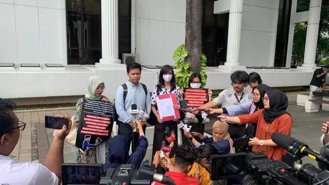Komisi untuk Orang Hilang dan Korban Tindak Kekerasan (KontraS) melayangkan protes, melalui surat permohonan informasi kepada Presiden Jokowi terkait kenaikan pangkat Jenderal Kehormatan Bintang 4 kepada Prabowo Subianto (Istimewa)