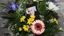 Sebuah karangan bunga yang diletakkan di acara penghormatan terakhir untuk Rene Angelil di Notre-Dame Basilica, Montreal, Kanada, Kamis (21/1). Suami Celine Dion itu meninggal dunia pada (14/1) akibat kanker tenggorokan (Tom Szczerbowski/Getty Images/AFP)