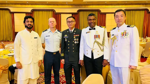 Atta Ul Karim bersama para sahabat. (Foto: Dok. Koleksi Pribadi Atta Ul Karim)