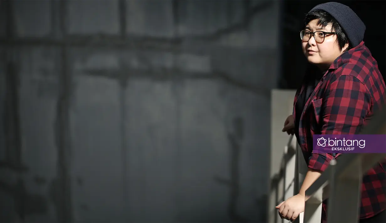 Musik sebagai pelarian adalah sebuah realita yang Yuka rasakan. Kala itu, ia dituntut untuk mengikuti jalur yang diarahkan oleh kedua orangtua. Orangtua sempat menetang yang menjadi hobinya Yuka. (Febio Hernanto/Bintang.com)