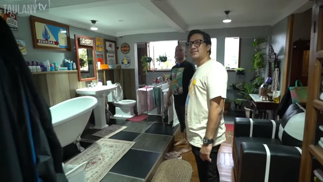 5 Potret Ruang Tengah Rumah Ahmad Dhani, Ada Ranjang Buatan Inggris ala Raja Zaman Dulu - Pajang Foto Leluhur