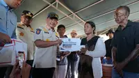 Mendagri Sambangi Posko Pengungsian di Nagekeo NTT, Serahkan Bantuan Rp 100 Juta