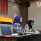 Anggota Ombudsman RI Ninik Rahayu (kiri) didampingi Dirjen PAS Sri Puguh Budi Utami saat memberikan keterangan terkait hasil pengawasan terhadap Pelayanan Publik Lapas/Rutan di Kantor Ombusdman, Jakarta, Senin (24/9). (Merdeka.com/Iqbal S Nugroho)