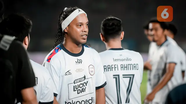 Foto: Diperkuat Ronaldinho, RANS Nusantara FC Tumbang dari Persik Kediri Pada Ajang Trofeo Meet the Star