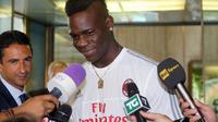 Mario Balotelli kembali Pindah ke AC Milan dengan status sebagai pemain pinjaman. (LIputan6.com/http://as.com)