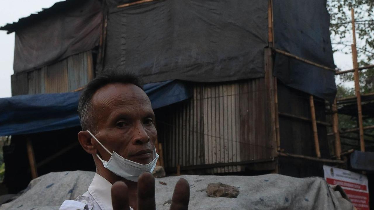 Sebanyak 8 lapak pembakaran arang batok kelapa di kawasan tersebut dihentikan operasionalnya oleh KLHK.